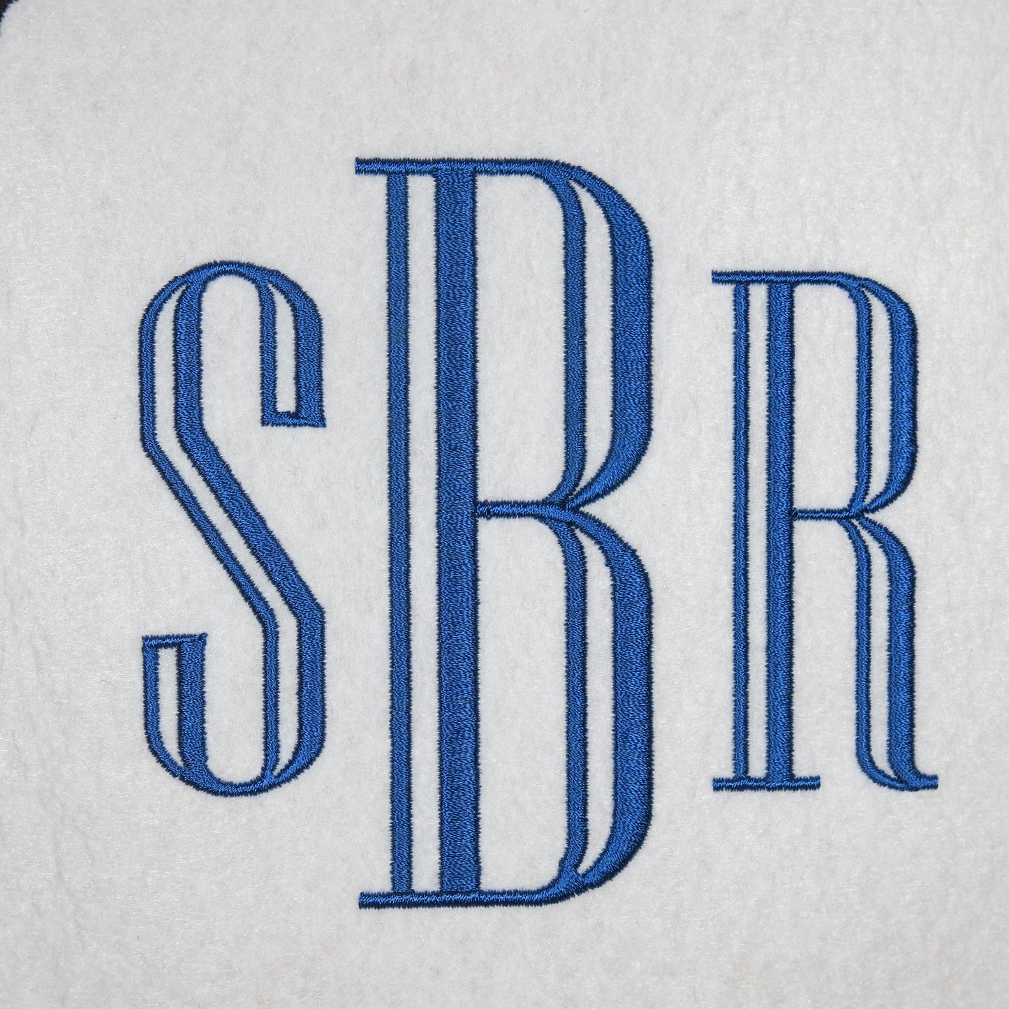 Engraved embroidery font monogram SBR tren vai trang